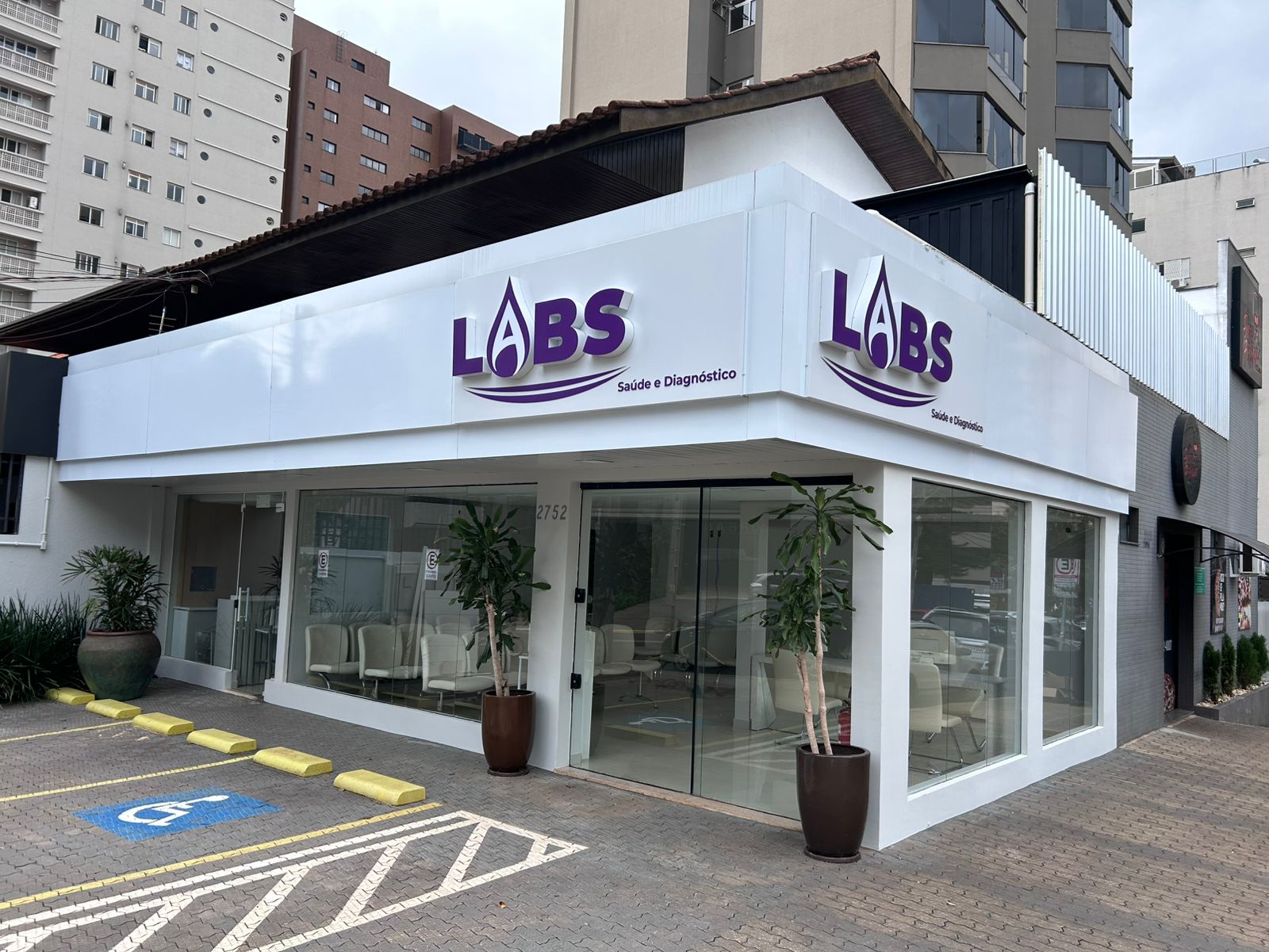 Fachada do Labs Cascavel - Laboratório de Análises Clínicas